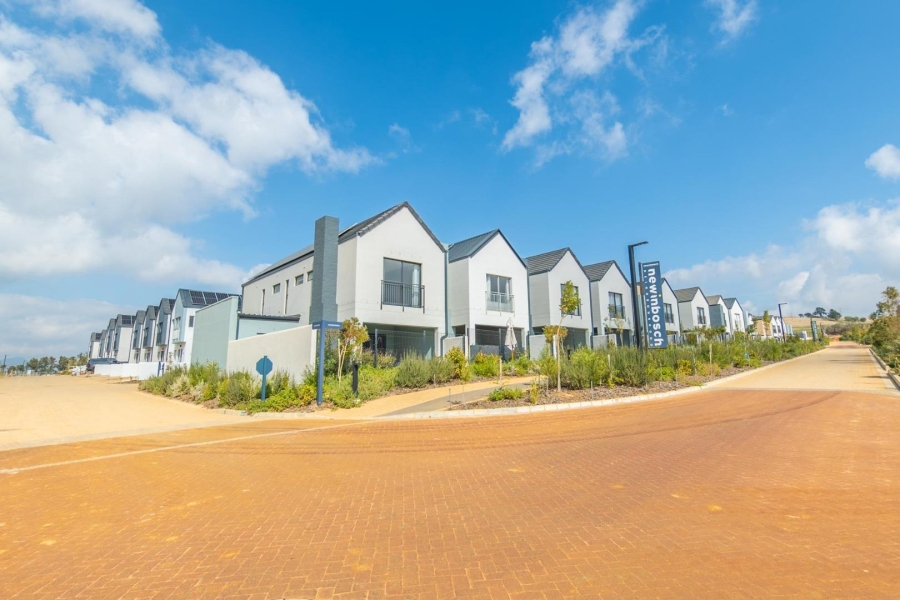 2 Bedroom Property for Sale in Newinbosch Western Cape